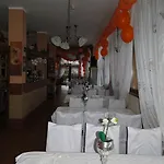 Bed & Breakfast Dworek Familijny Kolobrzeg