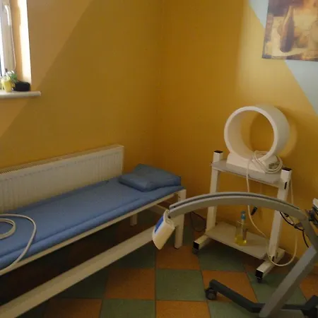 Bed & Breakfast Dworek Familijny 3*