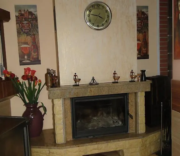 Bed & Breakfast Dworek Familijny 3*