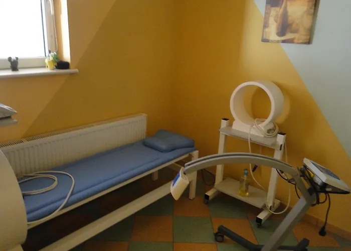 Bed & Breakfast Dworek Familijny 3*