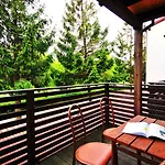 Bed & Breakfast Dworek Familijny 3*