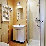 Dworek Familijny Bed & Breakfast