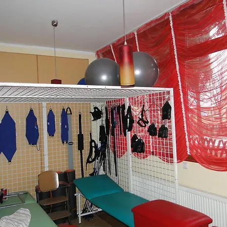 Dworek Familijny Alojamento de Acomodação e Pequeno-almoço 2*