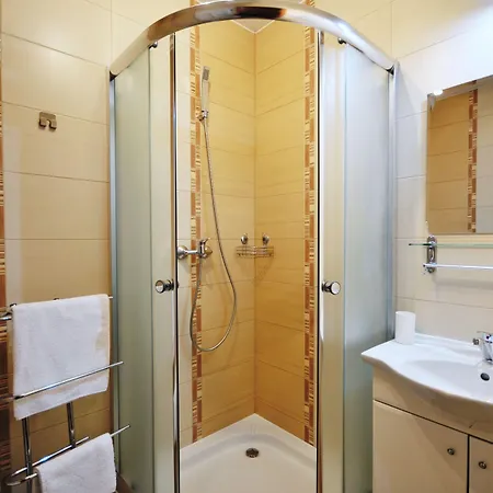 Bed & Breakfast Dworek Familijny 3*