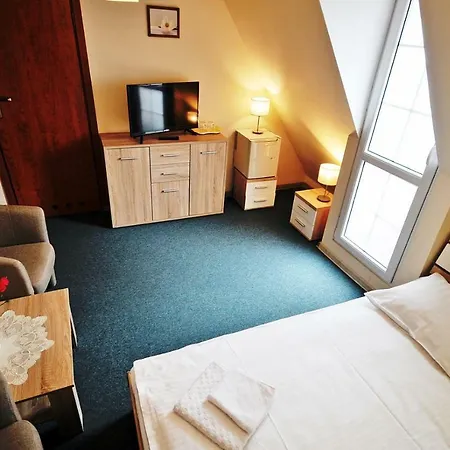 Dworek Familijny Bed and Breakfast