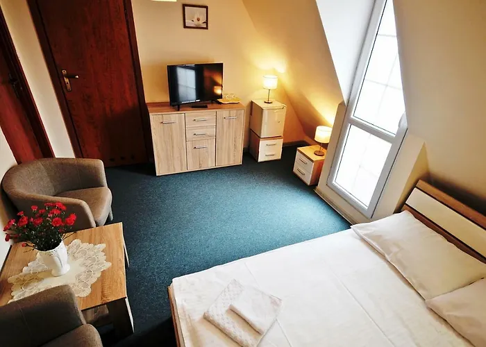 Dworek Familijny Bed & Breakfast